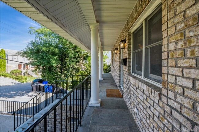 Foto del edificio - 138 Woodside Ave