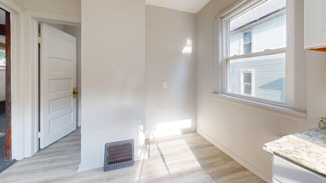 Building Photo - 837 Sumner St