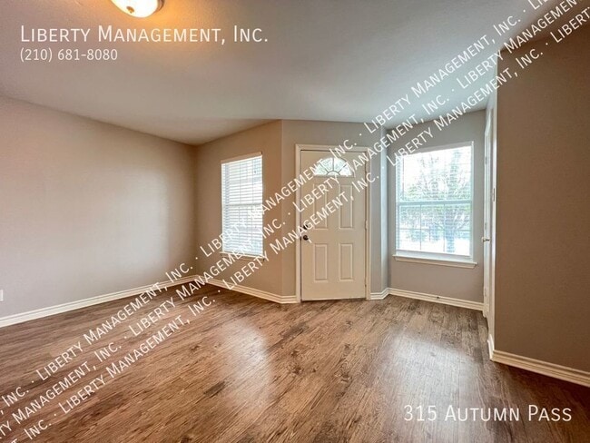 Building Photo - 3 Bedroom Townhouse With 2 1/2 Baths