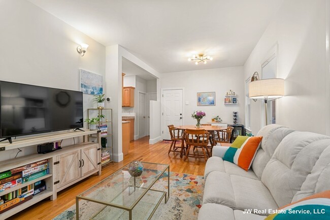 Building Photo - 6 Oakland St