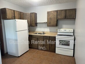 Building Photo - 200 Simpson St