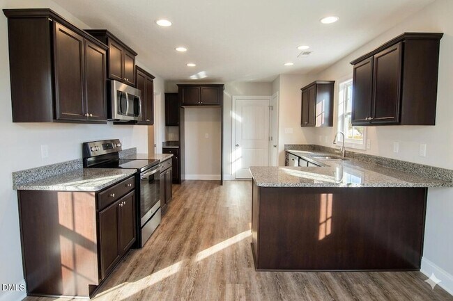 Foto del edificio - 918 Uplands Ln