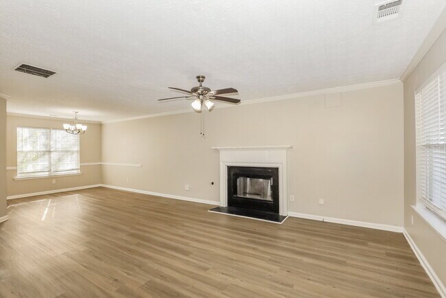 Building Photo - 370 Summer Hill Cir