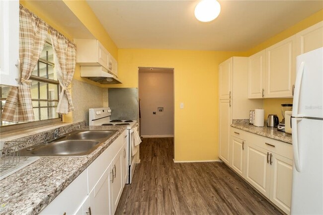 Building Photo - 433 S Lee Ave