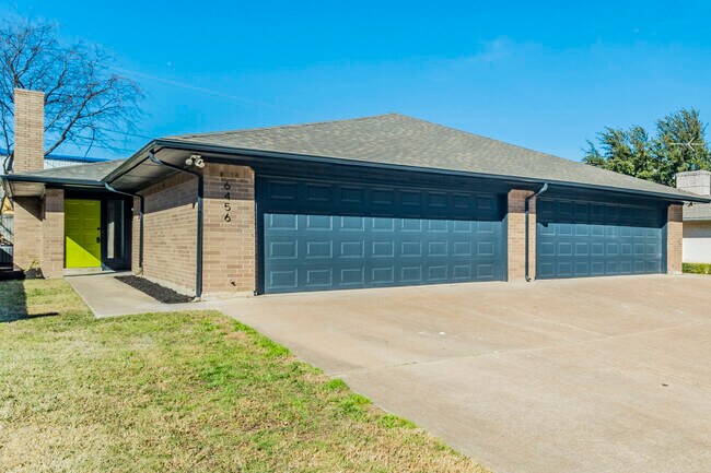 Building Photo - 6456 Waverly Way