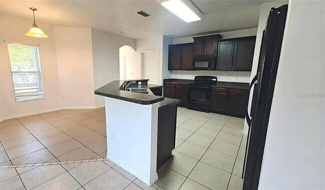 Foto del edificio - 460 Nadeau Way