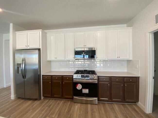 Building Photo - Lennar Home with Solar Available now for m...
