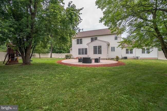 Foto del edificio - 1046 Knapp Rd