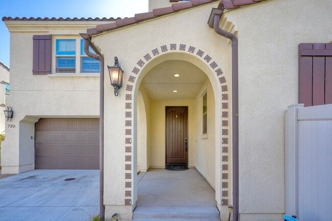 Building Photo - 729 Merit Dr