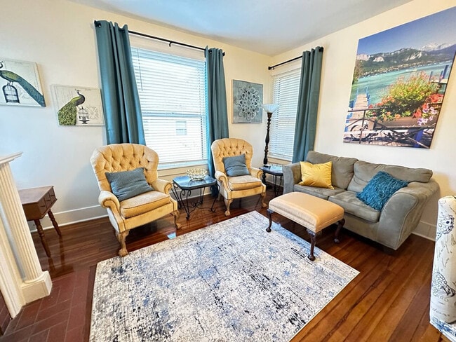 Building Photo - 205 SE 7th St