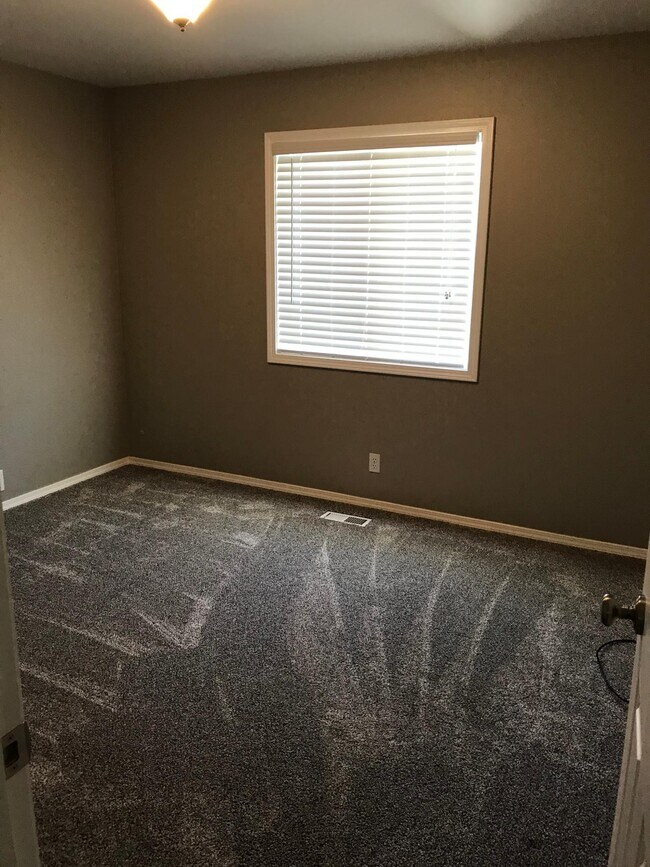 Bedroom 2 - 821 E Hawk St