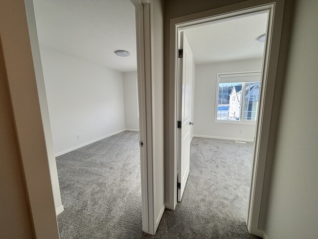 Building Photo - 45 Creekview Mnr SW