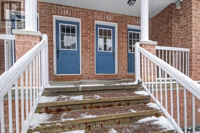 Building Photo - 145 Wharhol Private