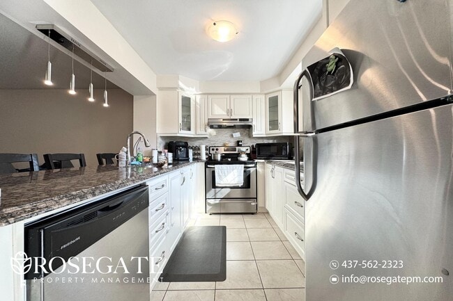 Building Photo - Newly Renovated 2-Bedroom Townhome in Oakv...