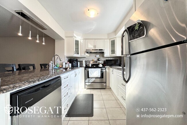 Photo du bâtiment - Newly Renovated 2-Bedroom Townhome in Oakv...