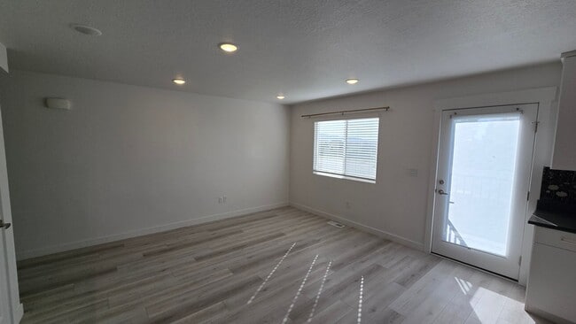 Building Photo - 1547 N 1870 E