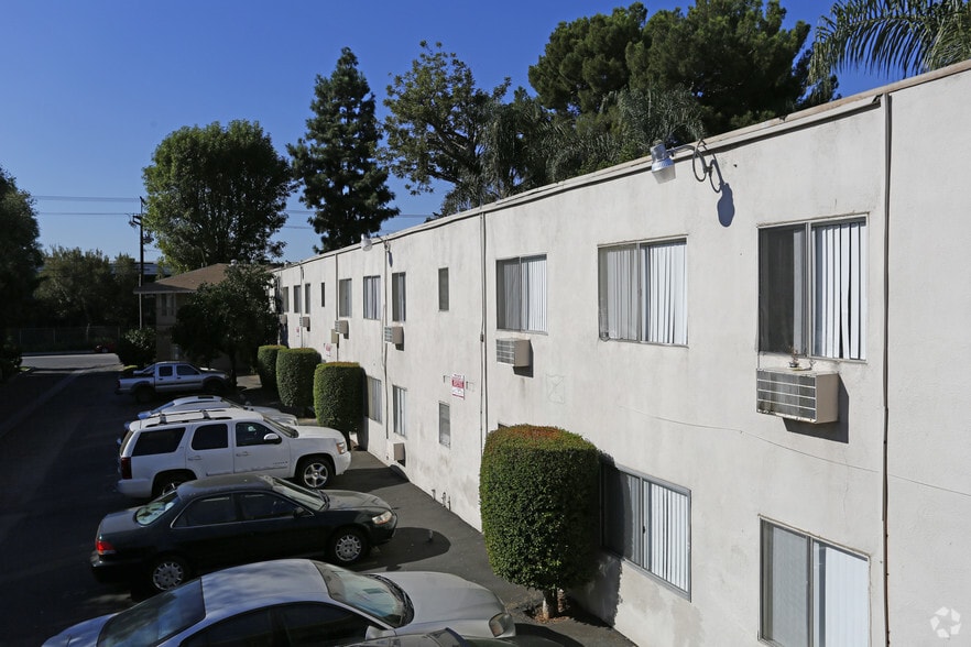 Courtyard Apartments Rentals Van Nuys, CA