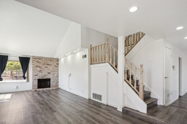 Building Photo - 551 Avalon Dr