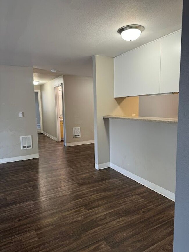 Building Photo - The ideal space to balance life, work and play.