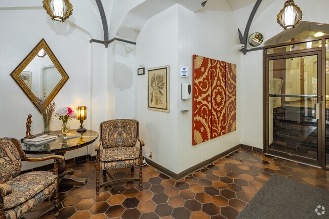 Lobby Photo - Canterbury Court Apartments