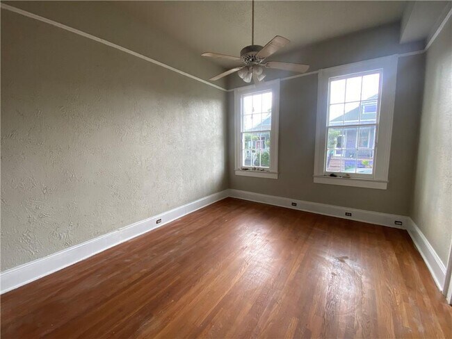 Building Photo - 1457 N Prieur St