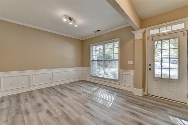 Building Photo - 1646 Hedington Ct SE