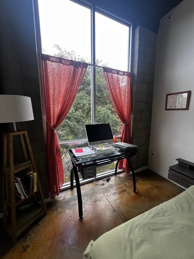 Foto del edificio - 420 N Adams St