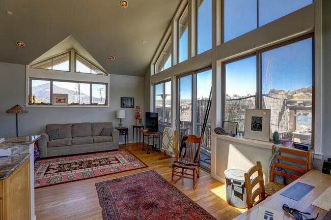 example with previous tenant’s furniture - 19 Greenbrae Boardwalk