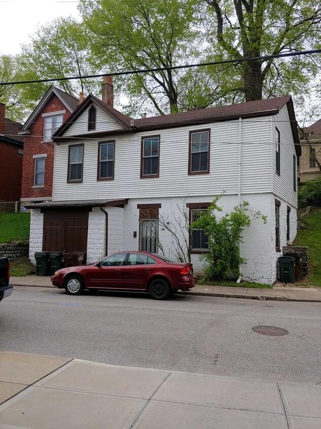 Front - 312 E 2nd St