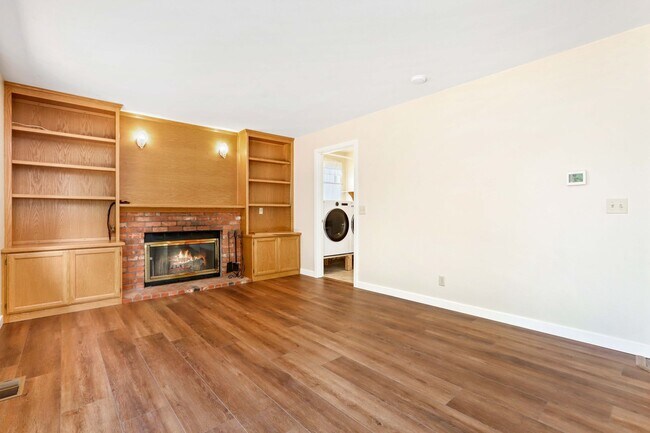 Building Photo - Beautiful Renovated Four Bedroom House for...