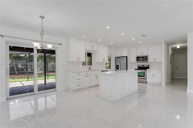 Building Photo - 11545 SW 107th Ct