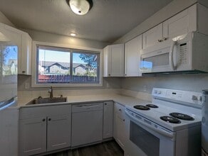 Building Photo - 1044 Q St