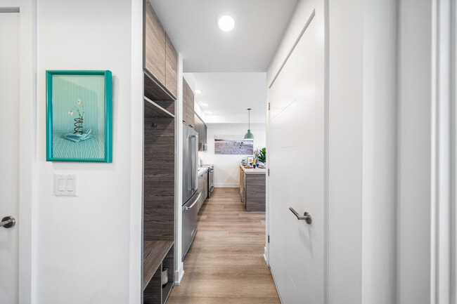 Building Photo - 484 Spadina Ave.