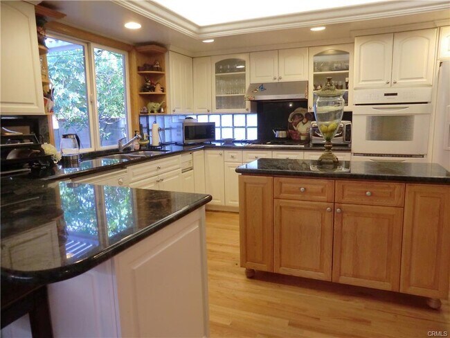 Building Photo - 834 Delaware Rd