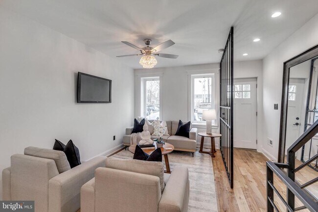 Foto del edificio - 2571 Trenton Ave