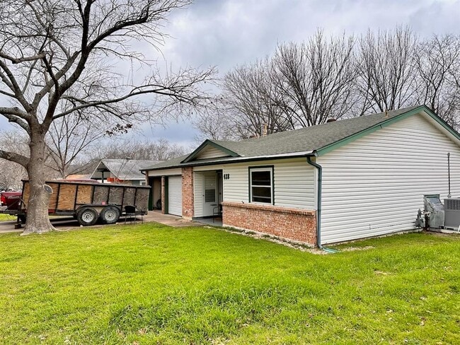 Building Photo - 410 Blueberry Hill