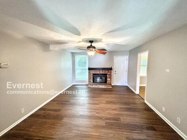 Building Photo - Lovely 3-Bedroom Home with Modern Amenitie...