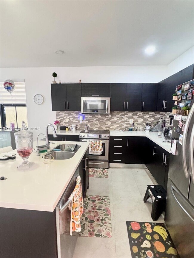 Foto del edificio - 10300 NW 70th Terrace