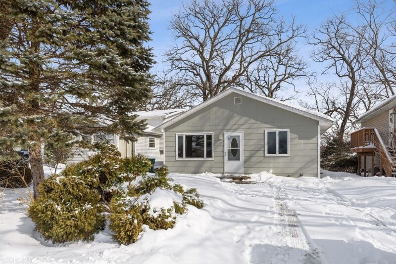 1207 Sunset Ave, Round Lake Beach, IL 60073 House Rental in Round