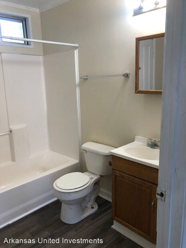 Building Photo - 2 br, 1 bath House - 161 Roosevelt Rd