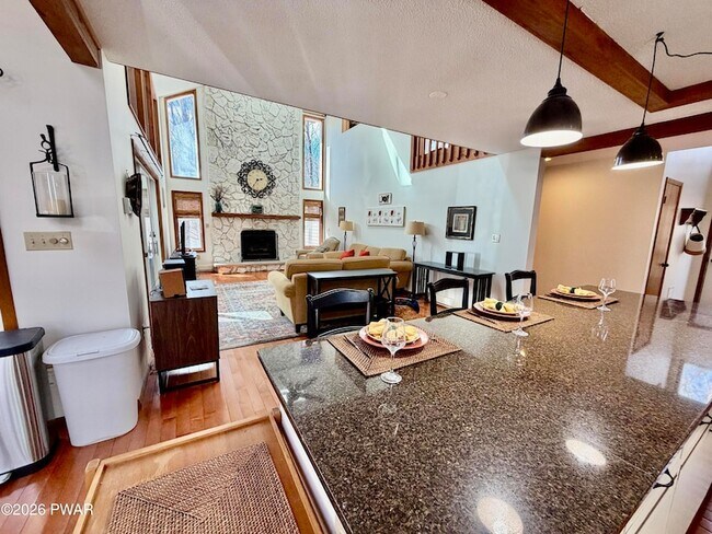 Building Photo - 811 Paddock Ct