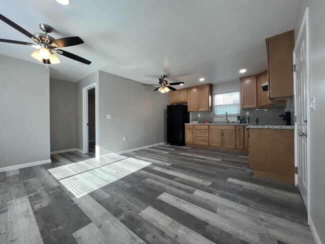 Foto del edificio - 26204 Underwood Ave