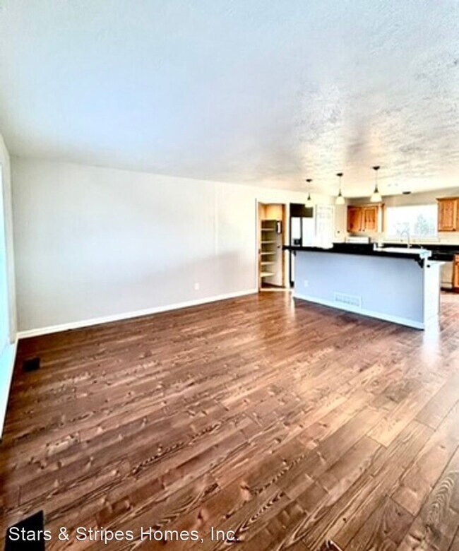 Foto del edificio - 3 br, 2 bath House - 2058 S. Uravan Street