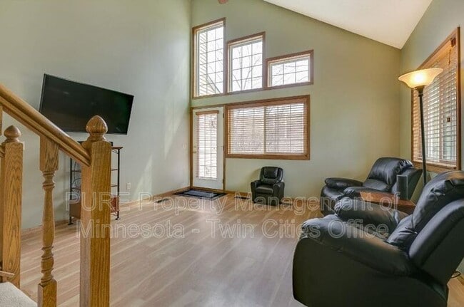 Building Photo - 4080 Meadowlark Curve