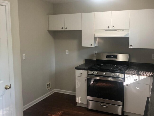 Foto del edificio - 2107 Creekview Trail