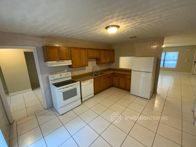 Foto del edificio - 5819 Judd Falls Rd E