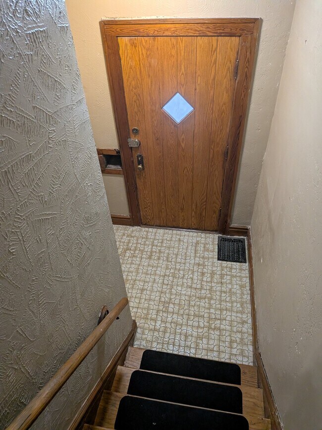 Foto del edificio - 4825 Farlin Ave