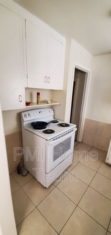 Building Photo - 889 Bel Mar Dr