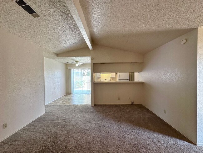 Foto del edificio - 2210 Shoemaker Dr