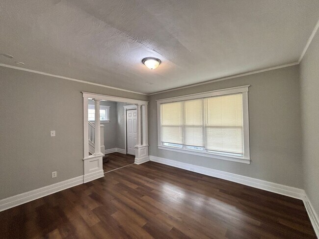Building Photo - 242 Ferris St